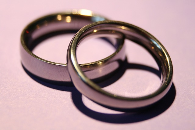 wedding-rings-1379793_640.jpg